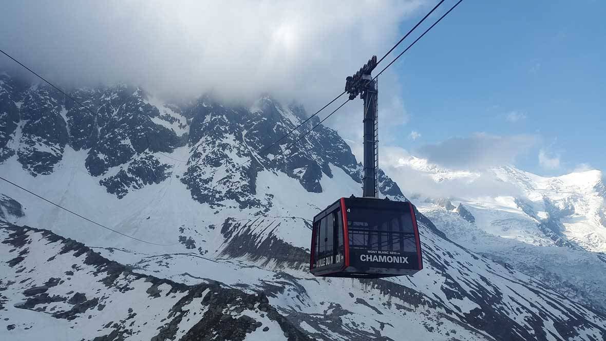 Mer-de-Glace-Gletscher, vom Berghang aus gesehen