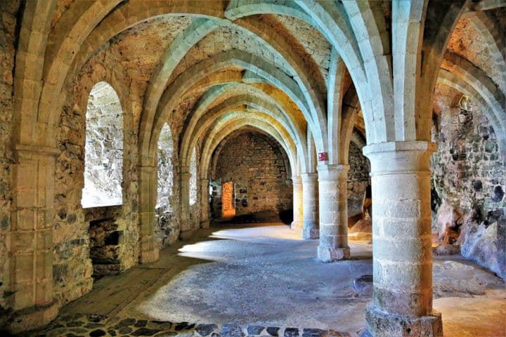 Cortile interno e sale del Castello di Chillon