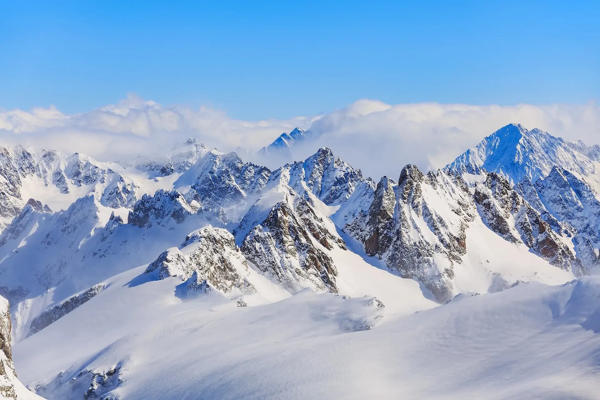 Vette innevate intorno al Monte Titlis
