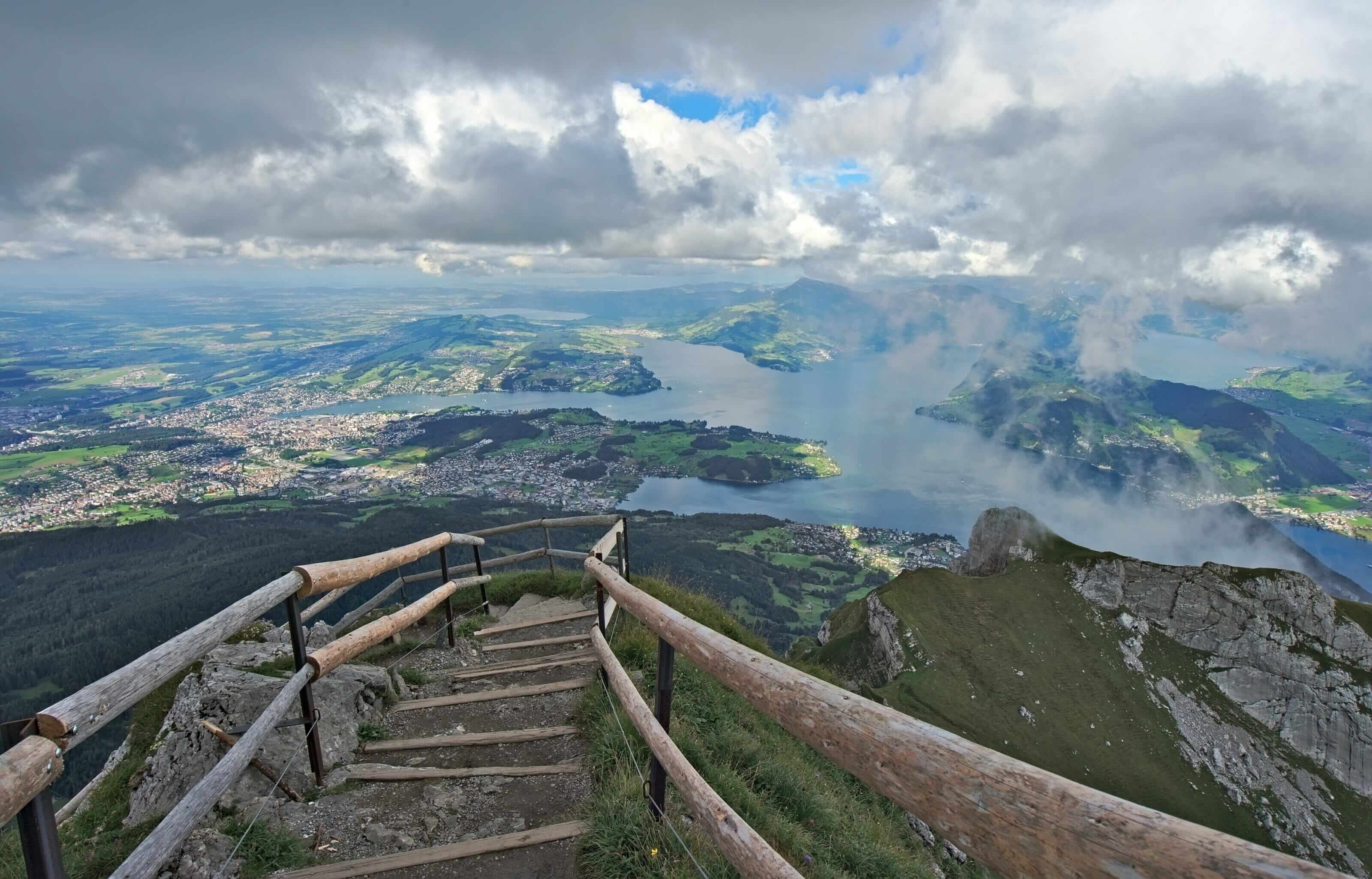 Point de vue pittoresque sur les Alpes depuis le Mont Pilate