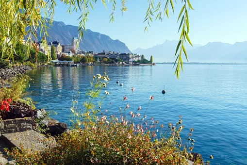 Vista panoramica di Montreux e della Riviera svizzera