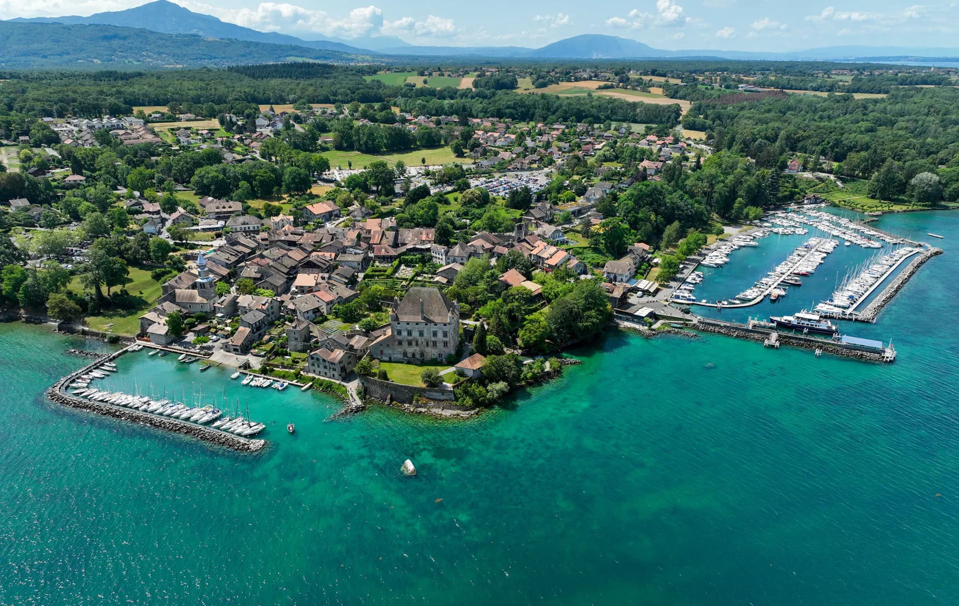 Schloss Yvoire mit Blick auf den Genfersee